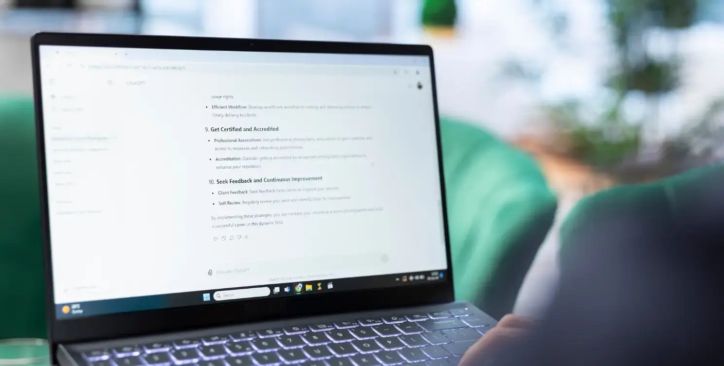 Pantalla de computador abierto en chat GPT ética en inteligencia artificial