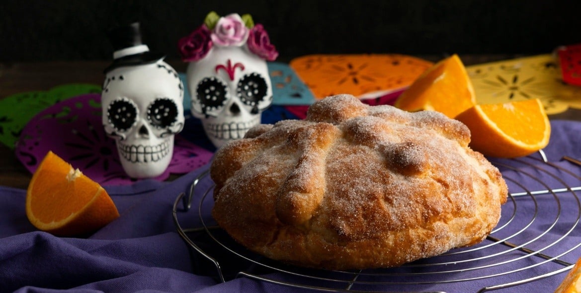 Pan de Muerto en un altar de México