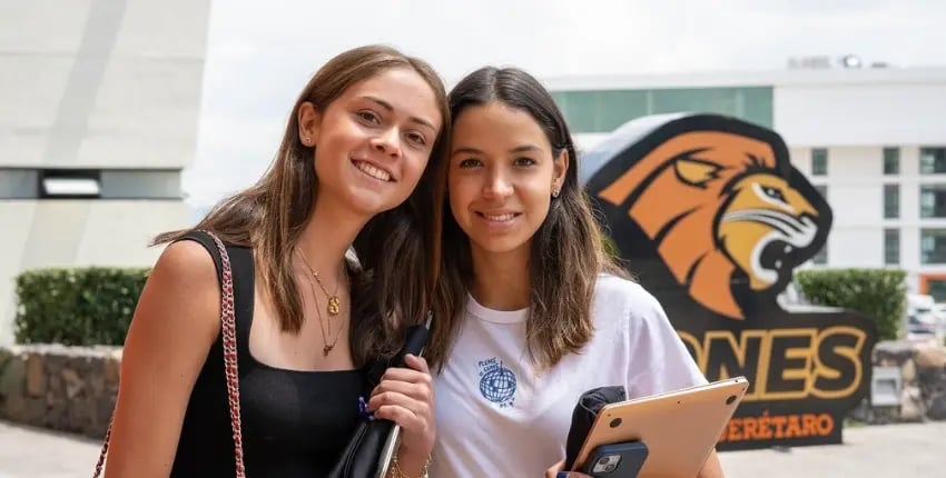 Chicas preuniversitarias de la Universidad Anáhuac Querétaro