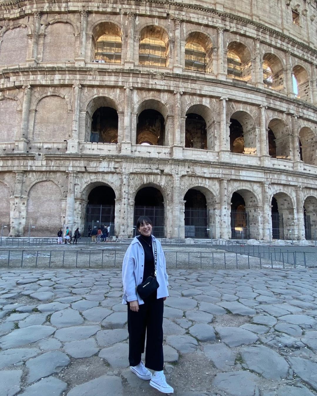 Estudiante de la carrera de Turismo estudiando en Roma.