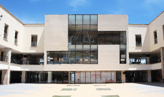 Exterior del edificio IDEA de la Universidad Anáhuac Querétaro.