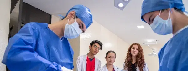 estudiantes-medicina-600x227