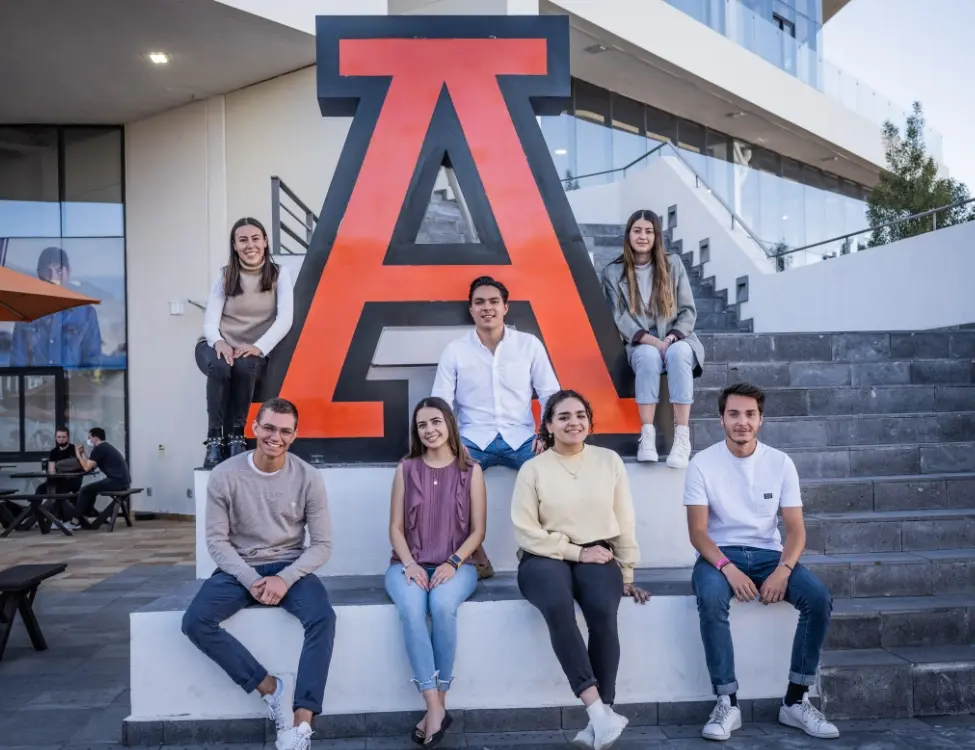 Estudiantes de Anáhuac Querétaro viviendo las ventajas de estudiar como foráneo