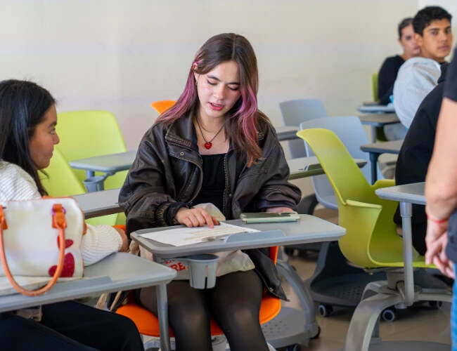 Estudiante de mercadortecnia en clase anahuac queretaro